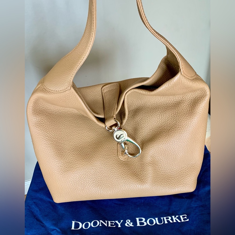 NEW - Dooney & Burke Sambra Logo Lock Sac